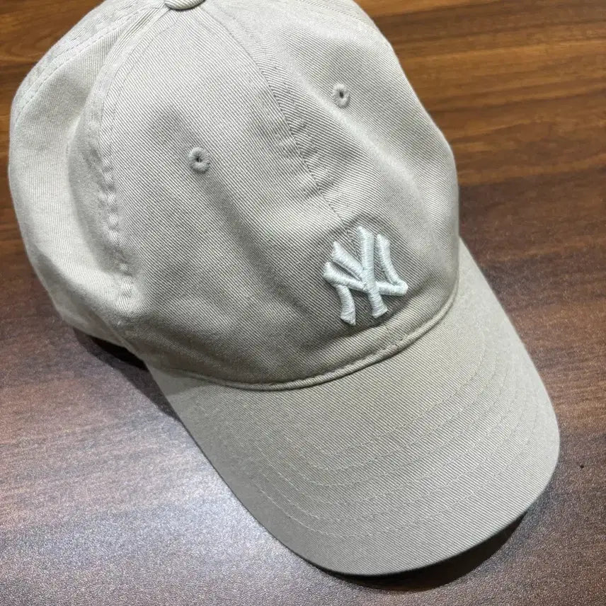 [BUNJANG] MLB New York Yankees Logo Beige Baseball Cap / MLB 모자 베이지