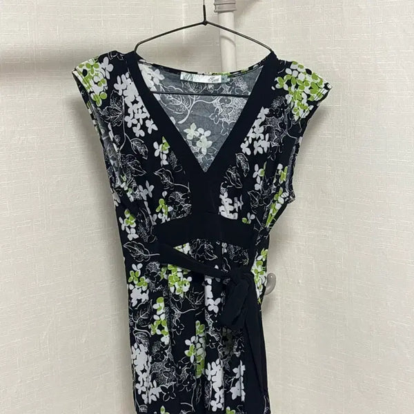 [BUNJANG] Vintage Green Floral Ribbon Top (Black) / 빈티지) 연두색 잔꽃 패턴 리본 상의(블랙)