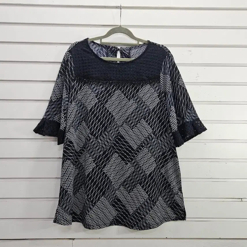 [BUNJANG] Patterned Lace Detail Blouse for Women / 패턴무늬 레이스포인트  부인복 블라우스/보물찾기천사