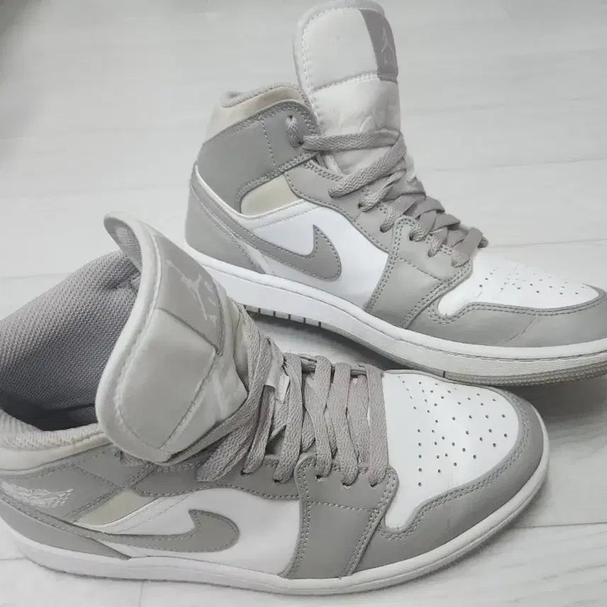 [BUNJANG] Nike Air Jordan 1 Mid College Grey Sneakers (Size 265) / 나이키 조던1 미드 컬리지 그레이 265