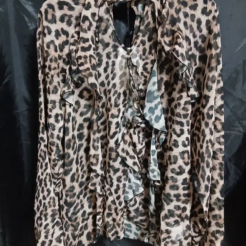 [BUNJANG] Kang Sisters Leopard Print Frill Blouse / 강자매 블라우스