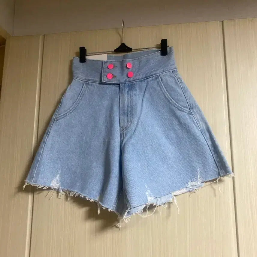 [BUNJANG] High-Waisted A-Line Distressed Denim Shorts / 새상품 하이웨스트 a라인 청반바지 찢청
