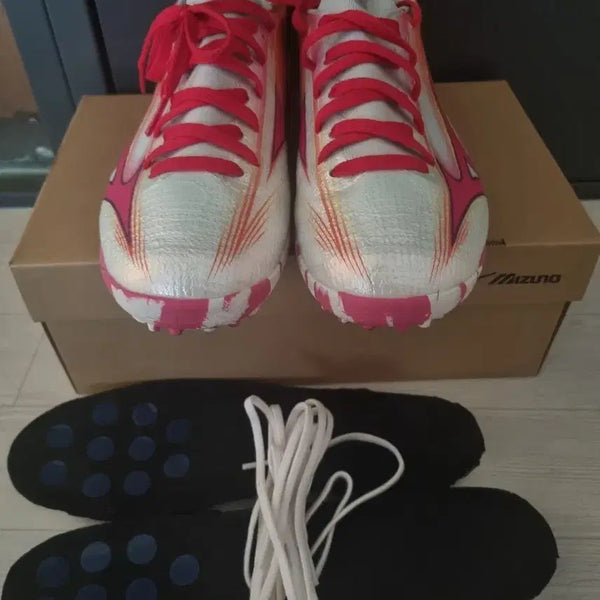 [BUNJANG] Mizuno Alpha 3 Elite AS Blazing Pack Football Boots (265mm) / 265 미즈노 알파3 엘리트 as 블레이징팩 (흰/핑) 인솔+끈구멍 가공 제품 판매