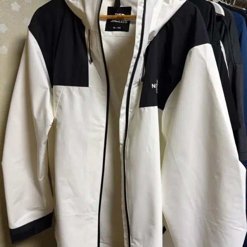 [BUNJANG] The North Face Windbreaker White/Black XL / 노스페이스 바람막이 화이트/블랙