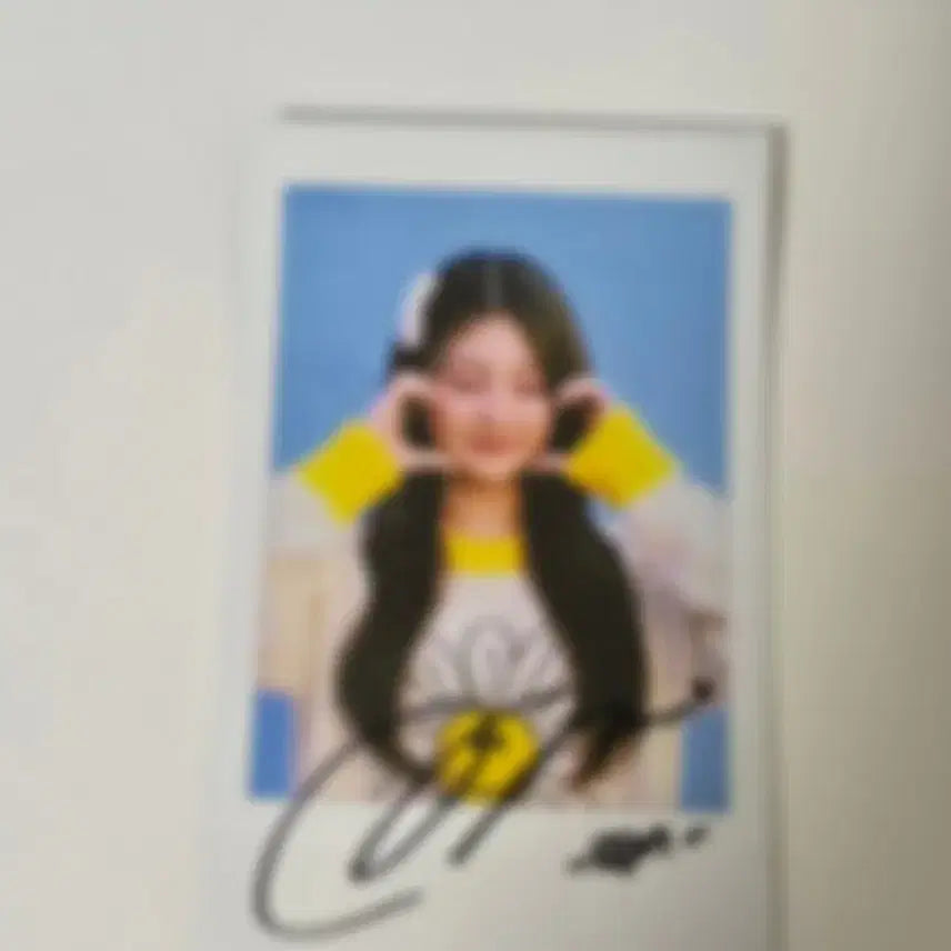 [BUNJANG] WOOAH Minseo Signed Polaroid / 우아 민서 싸인폴라