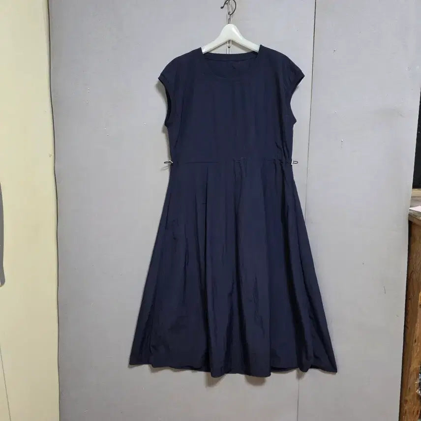 [BUNJANG] Navy Windbreaker Style Material Dress L / 네이비 바람막이스타일소재 원피스 L  n7153