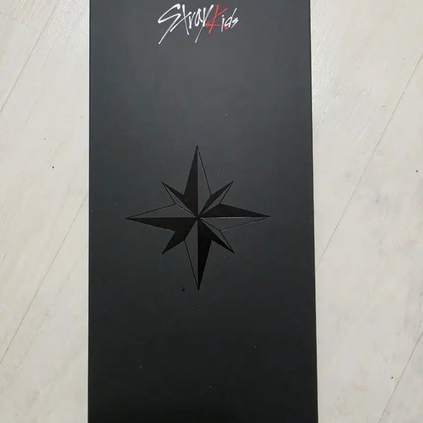 [BUNJANG] Stray Kids Nacim Bong Version 2 Lightstick / 스트레이키즈 응원봉 나침봉 버전2 미개봉