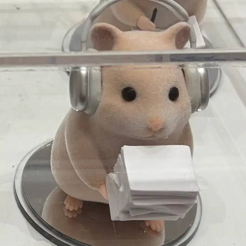 [BUNJANG] Kim Hamzzi Figurine / 정서불안 김햄찌 서류뭉치 햄찌