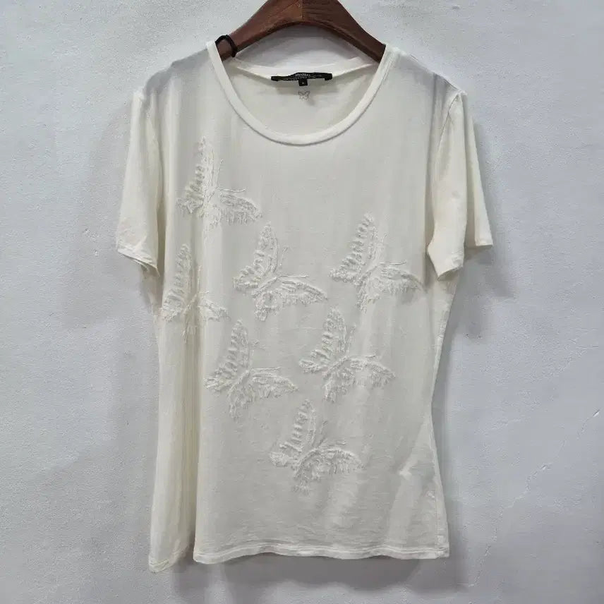 [BUNJANG] MaxMara Weekend Butterfly Embroidery T-Shirt / MaxMara weekend 나비자수 티셔츠