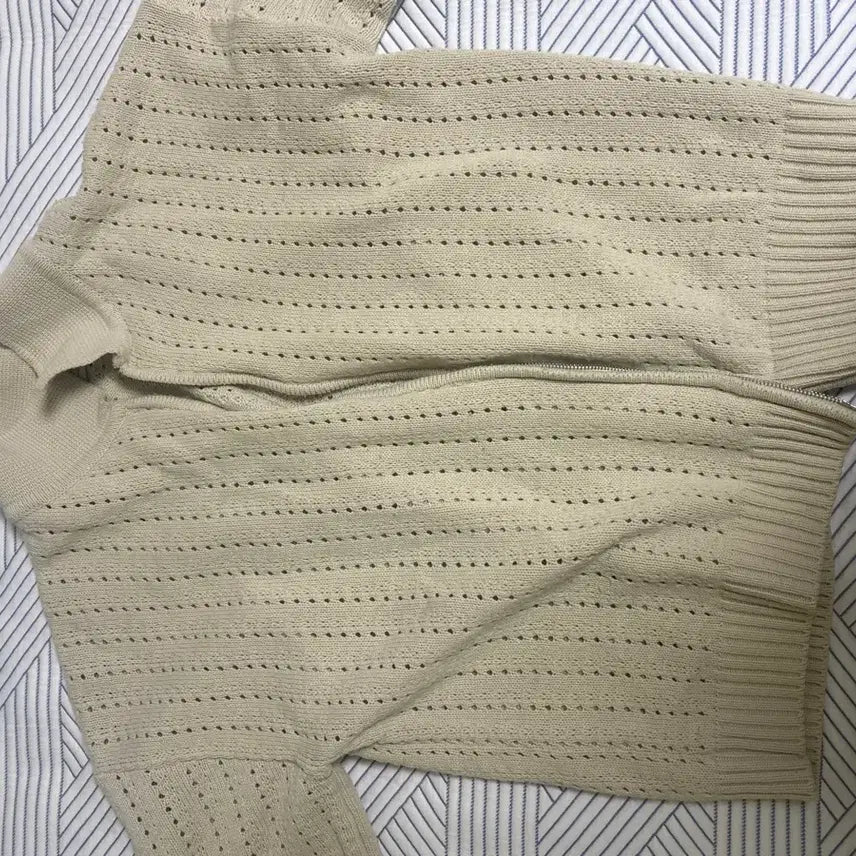 [BUNJANG] Avely Knit Beige / 에이블리니트