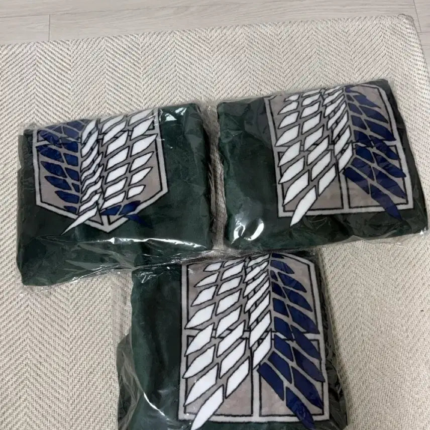 [BUNJANG] Attack on Titan Frank Burger Survey Corps Cloak Blanket (Sealed) / 진격의거인 프랭크버거 조사병단 망토 담요(미개봉)