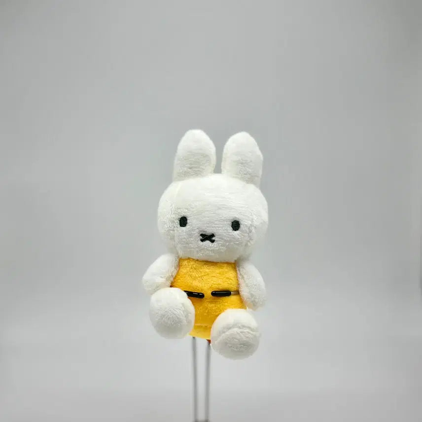 [BUNJANG] Miffy Sitting Keychain Plush Doll / 미피 시팅 키링 인형