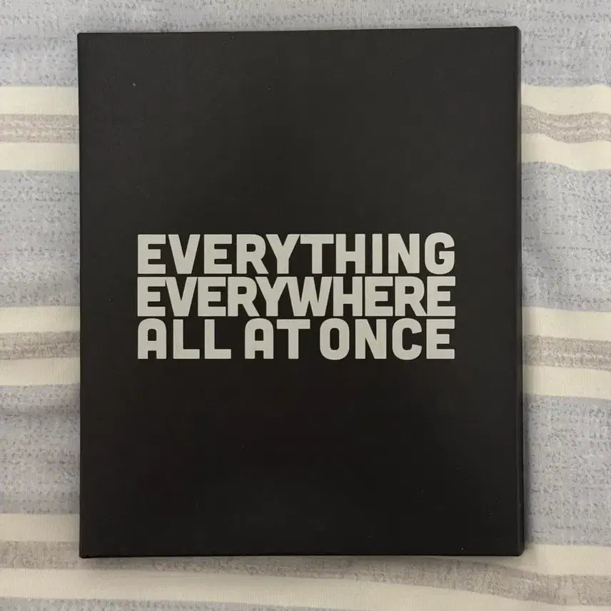 [BUNJANG] Everything Everywhere All at Once Screenplay Book / 에에올 에브리씽에브리웨어올앳원스 대사집