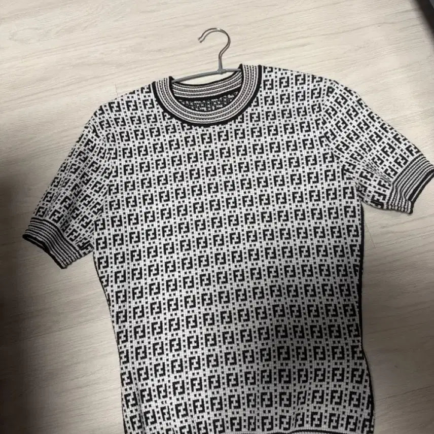 [BUNJANG] Fendi Logo Knit Black / 펜디 로고 니트 블랙