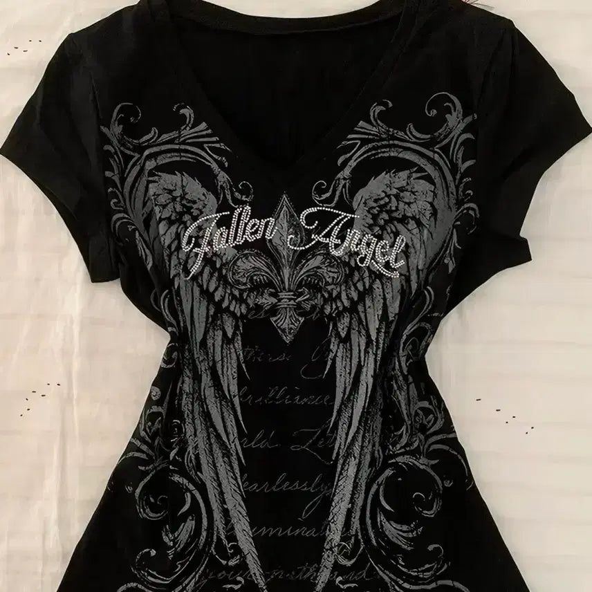 [BUNJANG] Black Angel Printing Off-Shoulder T-Shirt / 블랙 엔젤 프린팅 오프숄더 티셔츠
