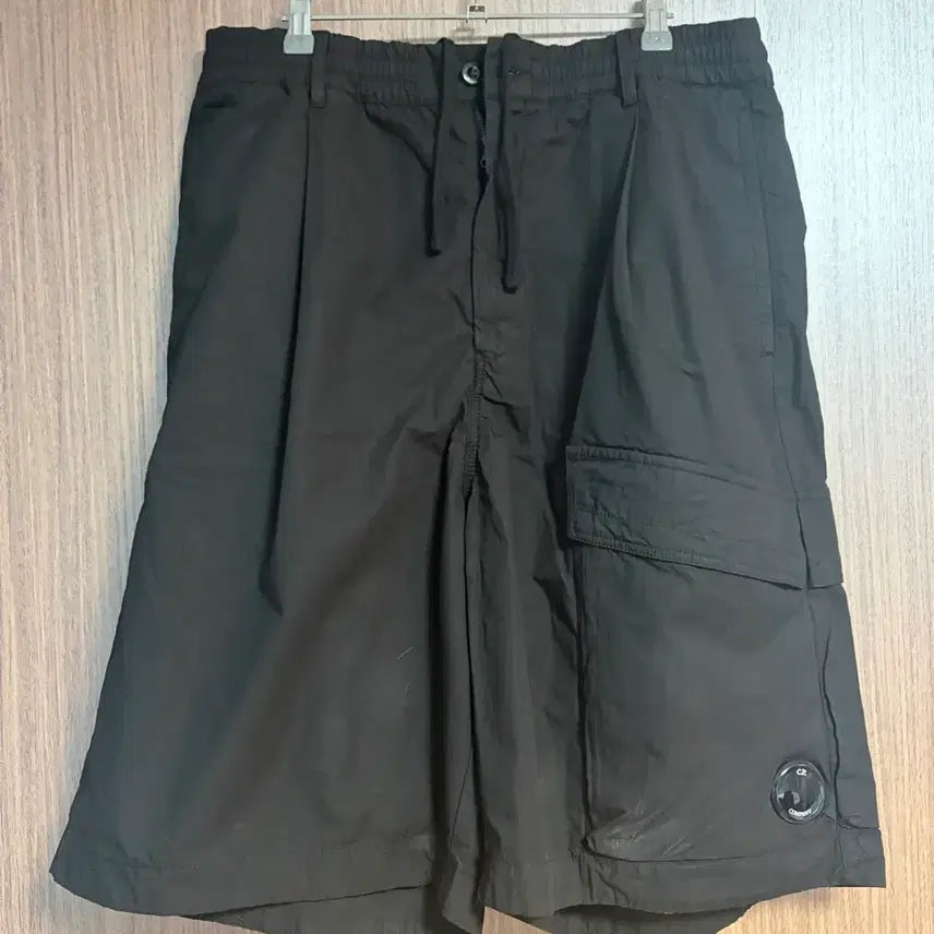 [BUNJANG] CP Company Lens Badge Cargo Bermuda Shorts Size 52 / cp company 렌즈 와펜 카고 버뮤다팬츠 52