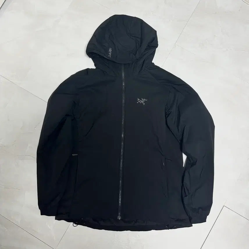 [BUNJANG] Arc'teryx Atom Hoodie Black / 아크테릭스 바람막이 아톰 후디 블랙