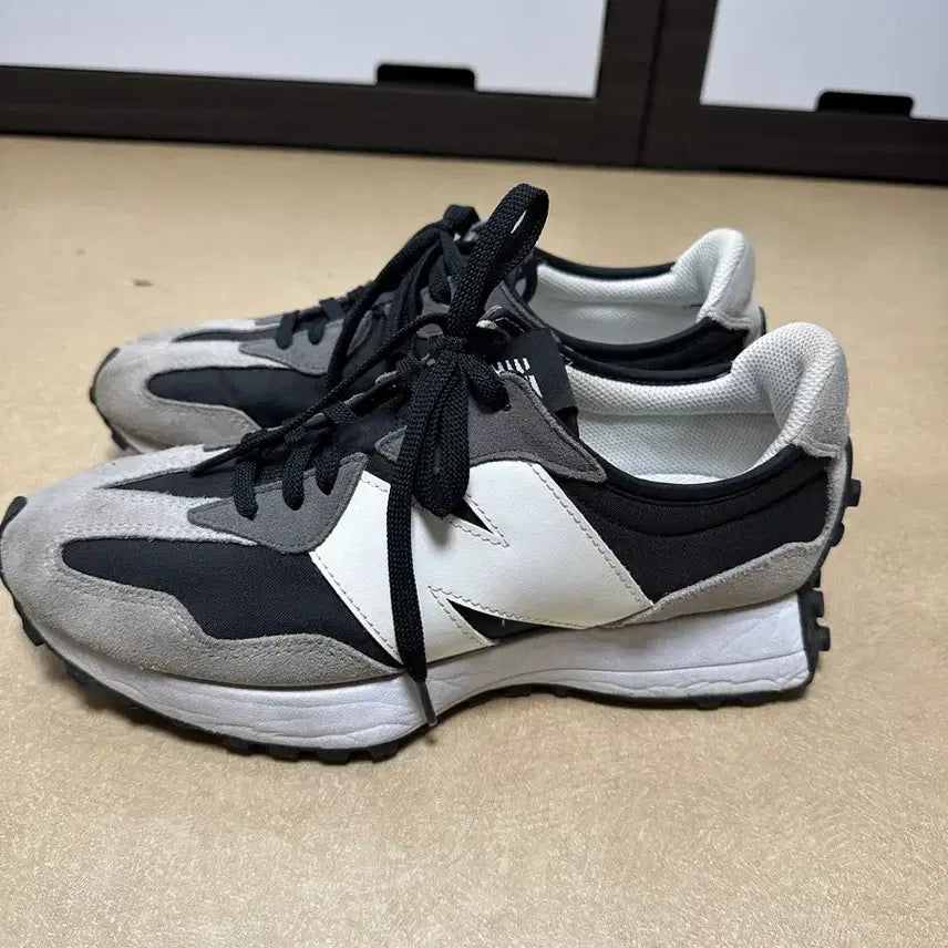 [BUNJANG] New Balance 327 Sneakers Black/White/Gray Size 270 / [270] 뉴발란스 327 판매해요