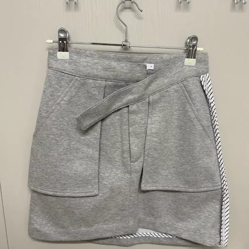 [BUNJANG] Asymmetrical Stitch Mini Skirt / 새상품) 언발 스티치 미니스커트 1사이즈