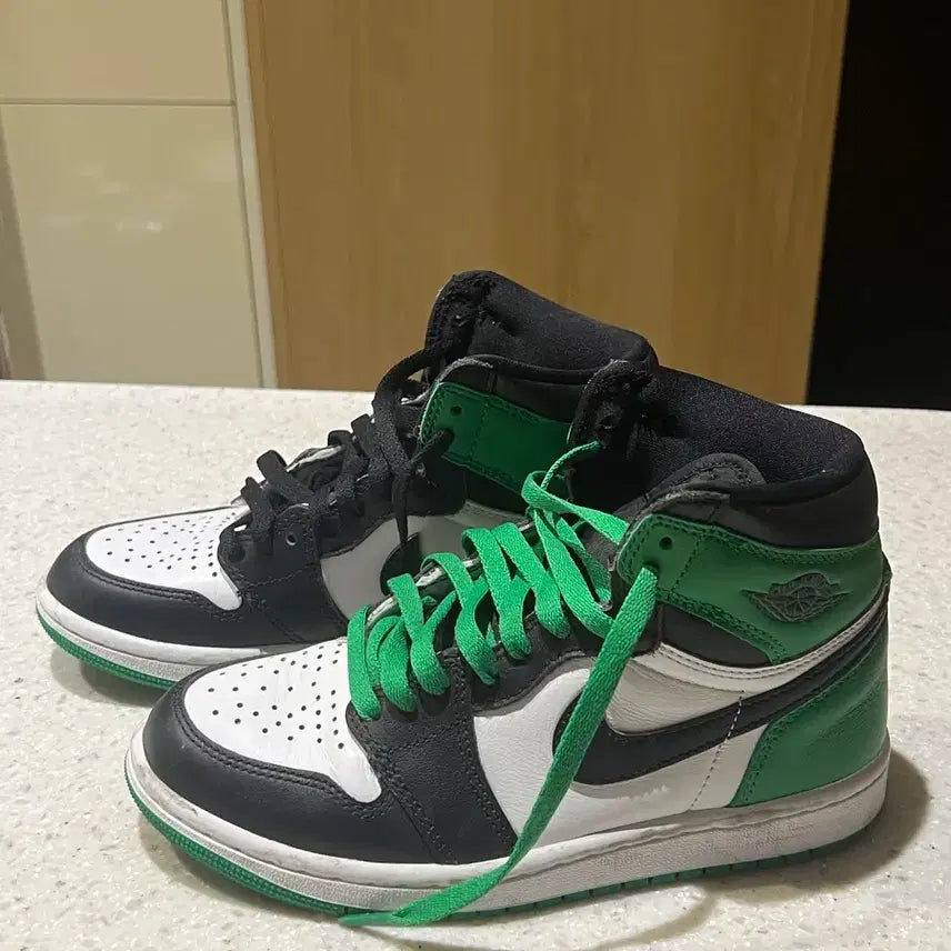 [BUNJANG] Nike Air Jordan 1 Retro High OG Lucky Green Women's / 나이키 조던1 레트로 하이 OG 블랙 럭키 그린 235