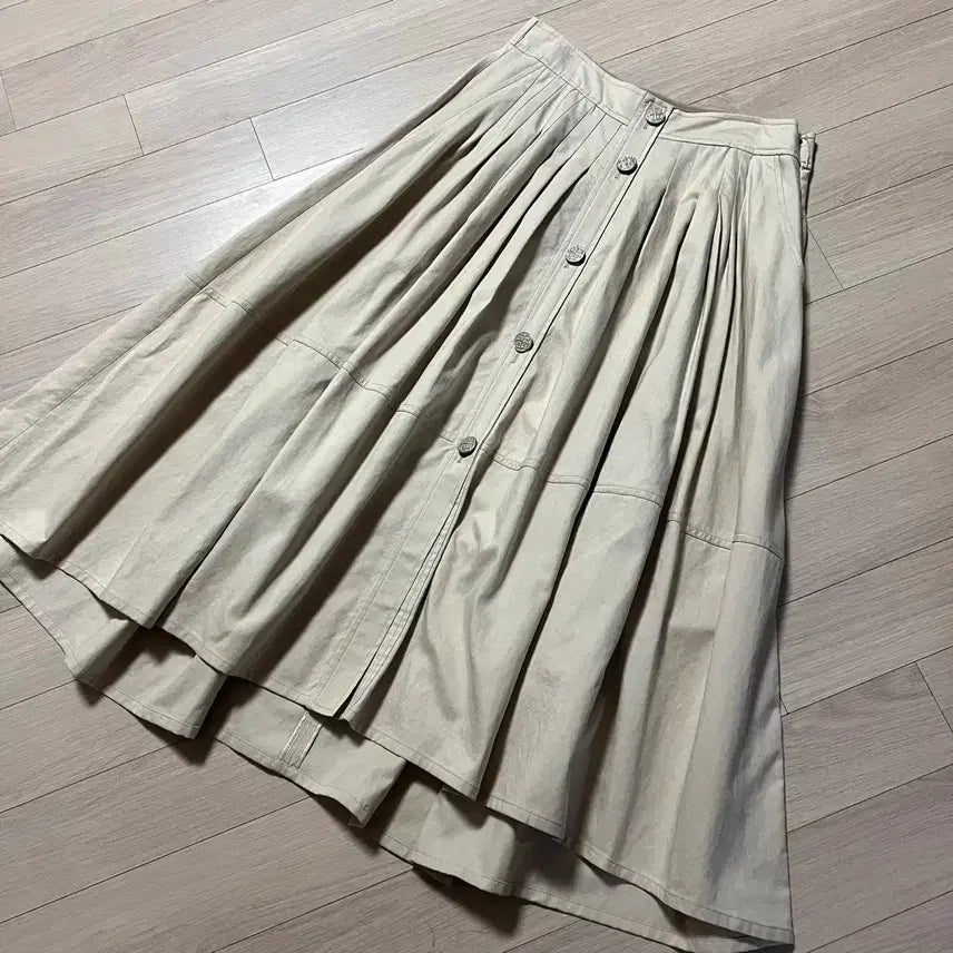 [BUNJANG] Je Pyung Blooming Flare Trench Skirt Beige / 제평 블루밍 플레어 트렌치 스커트 베이지 핀턱 플리츠 햅번 롱 치마 버튼