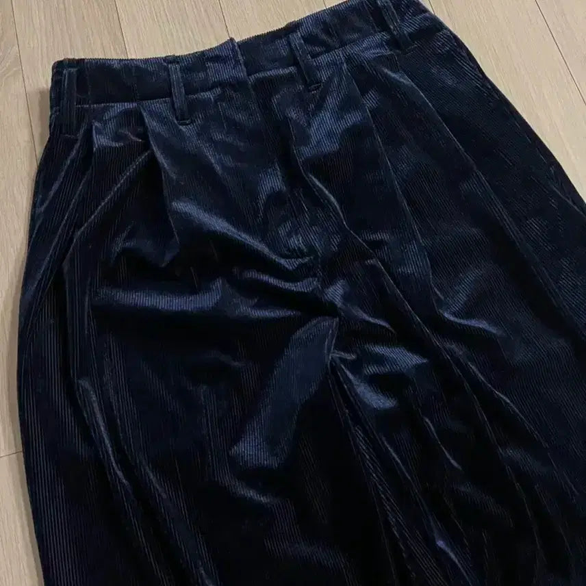 [BUNJANG] Helvetica S/S Summer Velvet Corduroy Pin-tuck Wide Slacks / 헬베티카 S/S 썸머 벨벳 팬츠 네이비 봄여름용 코듀로이 핀턱 와이드 찰랑 슬랙스 바지