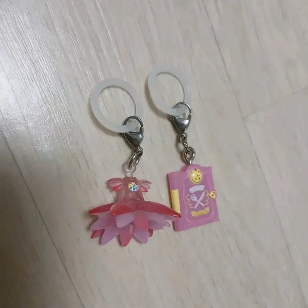 [BUNJANG] Bandai Remi Mejirushi Vol. 4 Apprentice Uniform & Recipe Book Charm Gacha Figure / 반다이 레미 메지루시 4탄 견습복 레시피북 키링 가챠 피규어