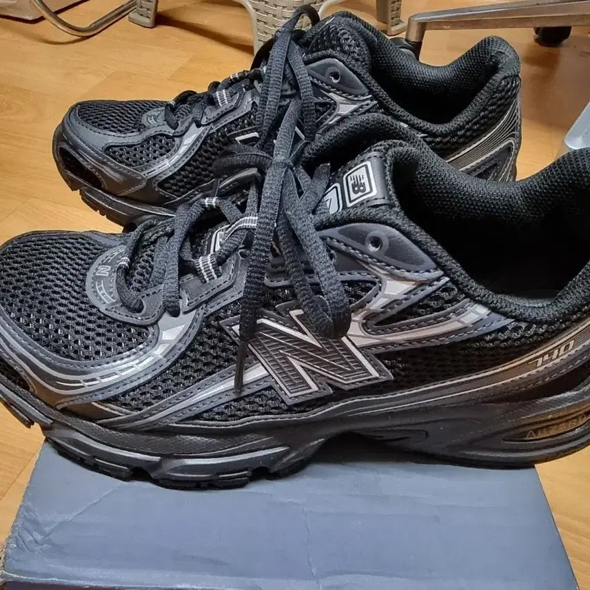 [BUNJANG] New Balance 740 Black Silver Metallic Sneakers US 8 / 뉴발란스  740  블랙 실버 메탈릭  260