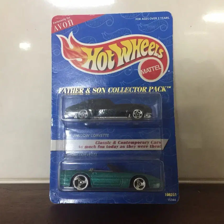[BUNJANG] 1995 Hot Wheels Avon Exclusive Father & Son Corvette Collector Pack 1:64 Scale / 1995 Hot Wheels AVON exclusive Father & Son Corvette collector Pack  Size 1:64, go(d)m