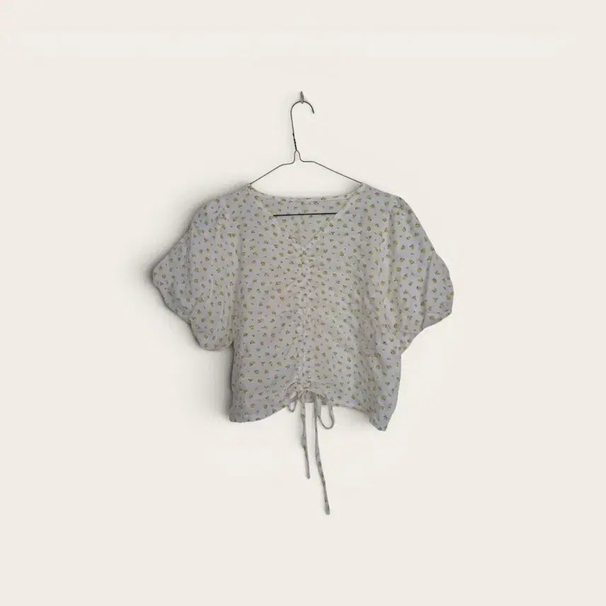 [BUNJANG] Floral Shirring Cropped Blouse / 꽃무늬 셔링 크롭 블라우스
