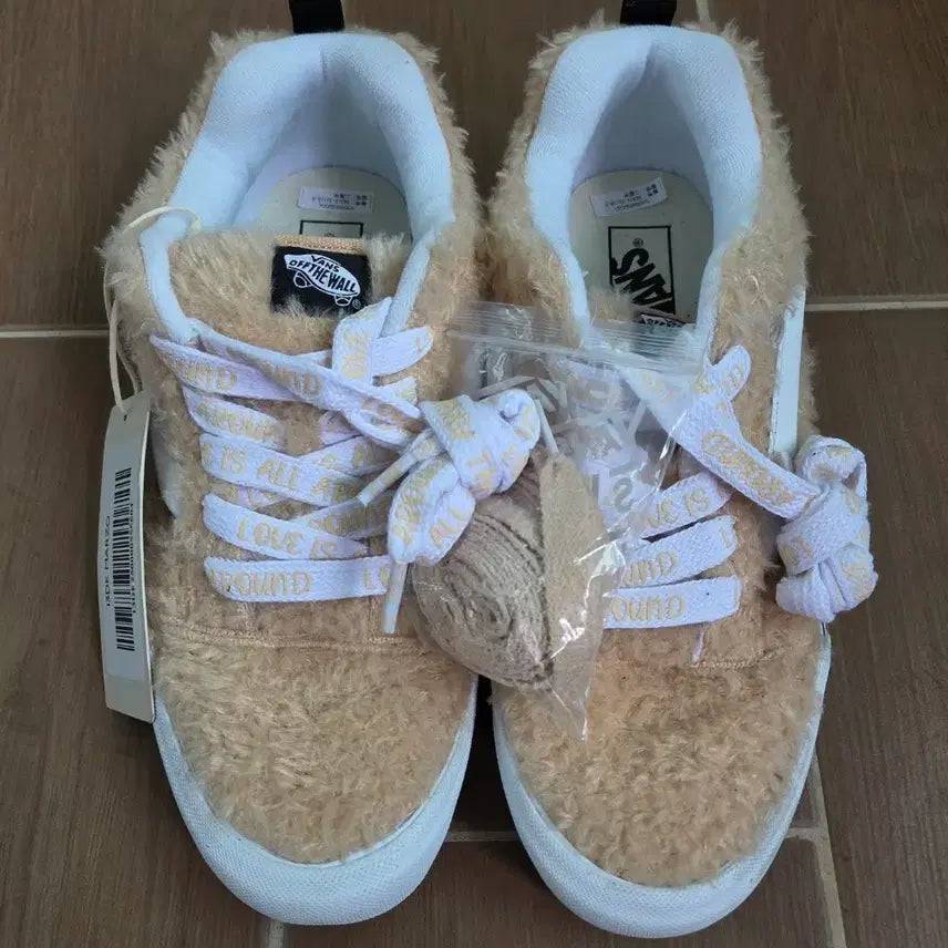 [BUNJANG] Vans Fur Sneakers Beige 'LOVE IS ALL YOU NEED' Shoelace / 반스 털 운동화 베이지색