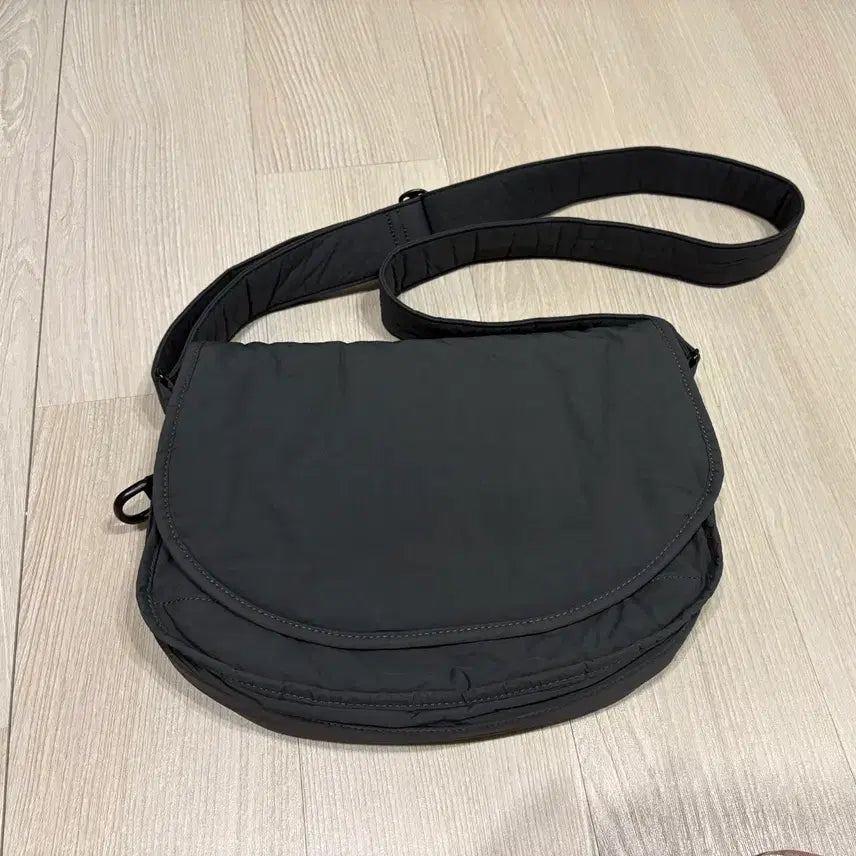[BUNJANG] Muzian Title S.Runner's Bag Grey / 마지언타이틀 S.Runner's Bag / Grey