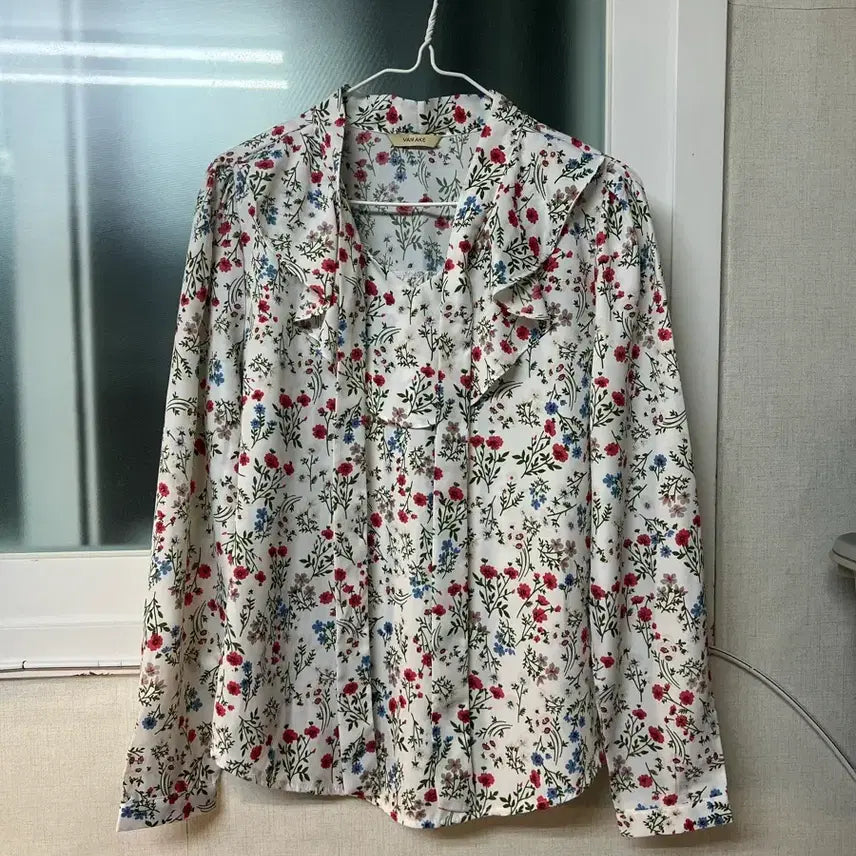 [BUNJANG] Floral Pattern Long-Sleeve Blouse / 플라워 패턴 긴팔 블라우스