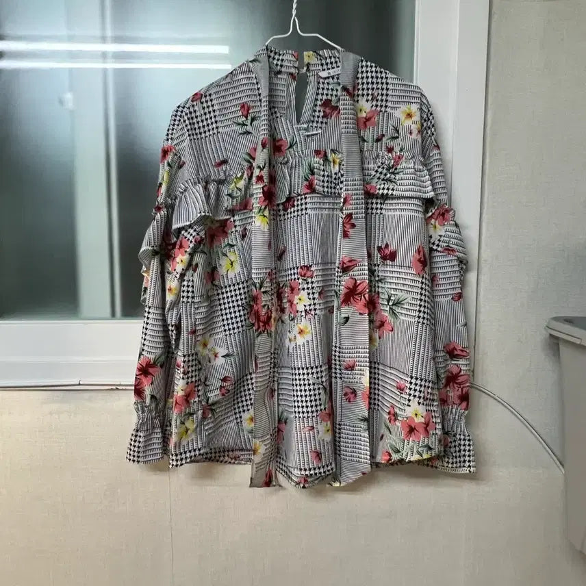 [BUNJANG] Checkered Floral Print Women's Blouse / 체크 꽃무늬 셔츠