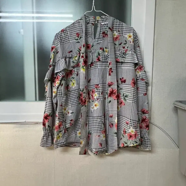 [BUNJANG] Checkered Floral Print Women's Blouse / 체크 꽃무늬 셔츠