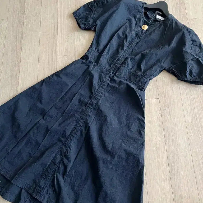[BUNJANG] HAZZYS LADIES 21SS Linen Puff Short Sleeve Long Dress Navy / 헤지스레이디스 21년 바스락 퍼프 반팔 롱원피스 네이비 셔링 플레어 여름 하객룩