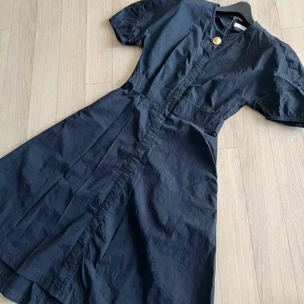 [BUNJANG] HAZZYS LADIES 21SS Linen Puff Short Sleeve Long Dress Navy / 헤지스레이디스 21년 바스락 퍼프 반팔 롱원피스 네이비 셔링 플레어 여름 하객룩