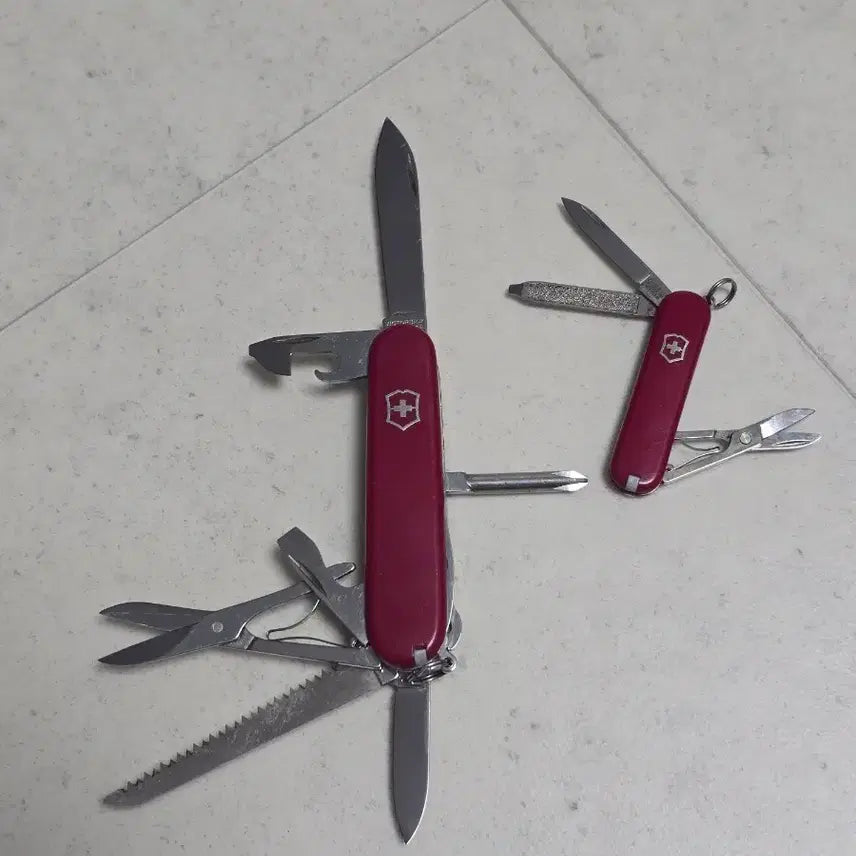 [BUNJANG] Victorinox Multi-tool & Mini Tool Bundle (Small Blade Tip Slightly Bent) / 빅토리녹스 멀티툴 (작은칼끝살짝휨) 과 미니툴 일괄