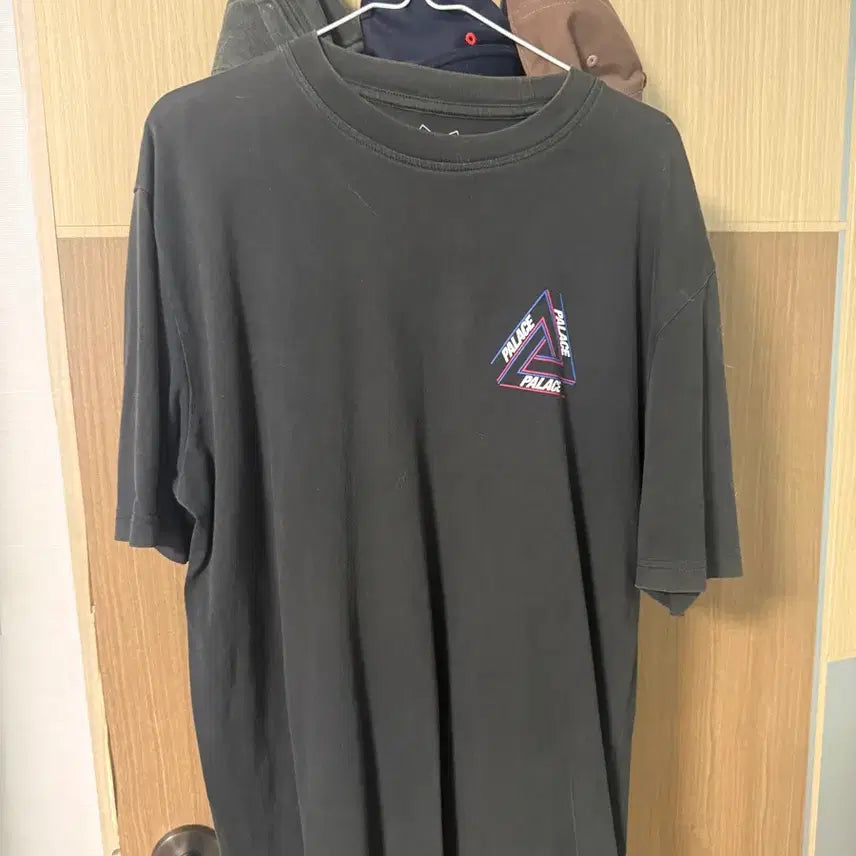 [BUNJANG] Palace 21SS Beige Curly T-Shirt / 21SS 팔라스 베이지컬리 어 트라이퍼그 티셔츠