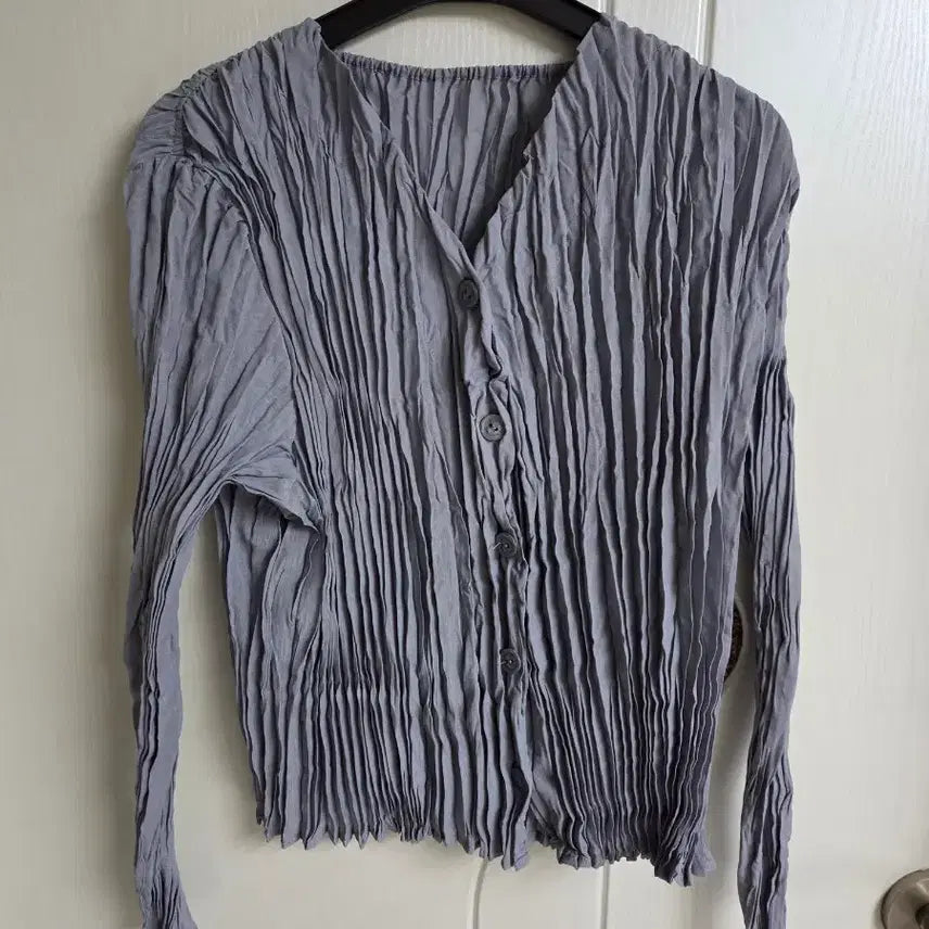 [BUNJANG] Pleats Mi Pleats Wrinkle Blouse Gray / 플리츠미 플리츠 2024 주름 블라우스 그레이