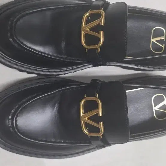 [BUNJANG] Valentino VLogo Women's Loafers / 발렌티노 브이로고 여성 로퍼