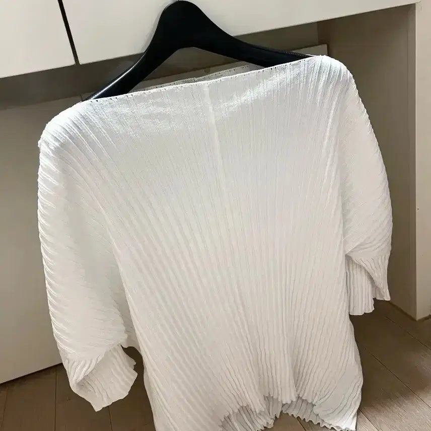 [BUNJANG] DEWL Pleated Knit Blouse - White / 듀엘 DEWL 플리츠 니트 블라우스 화이트 입술넥 보트넥 여름 반팔 5부 골지티셔츠