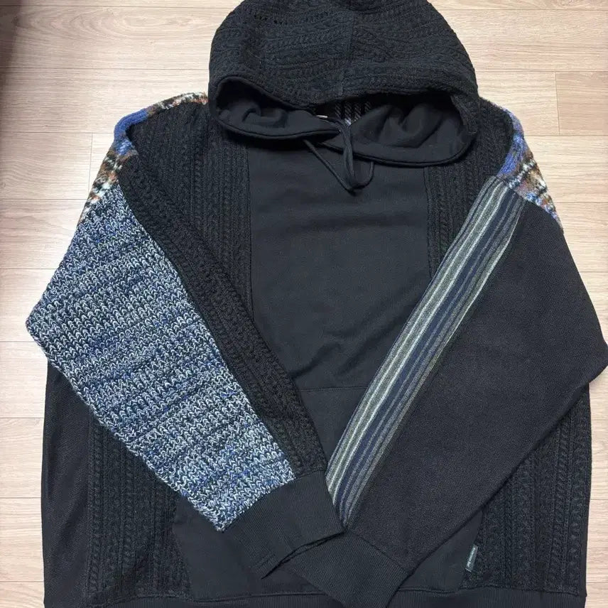 [BUNJANG] Andersson Bell Contrast Oversized Knit Hoodie / Andersson Bell 앤더슨 벨 콘트라스트 오버사이즈 니트 후드티