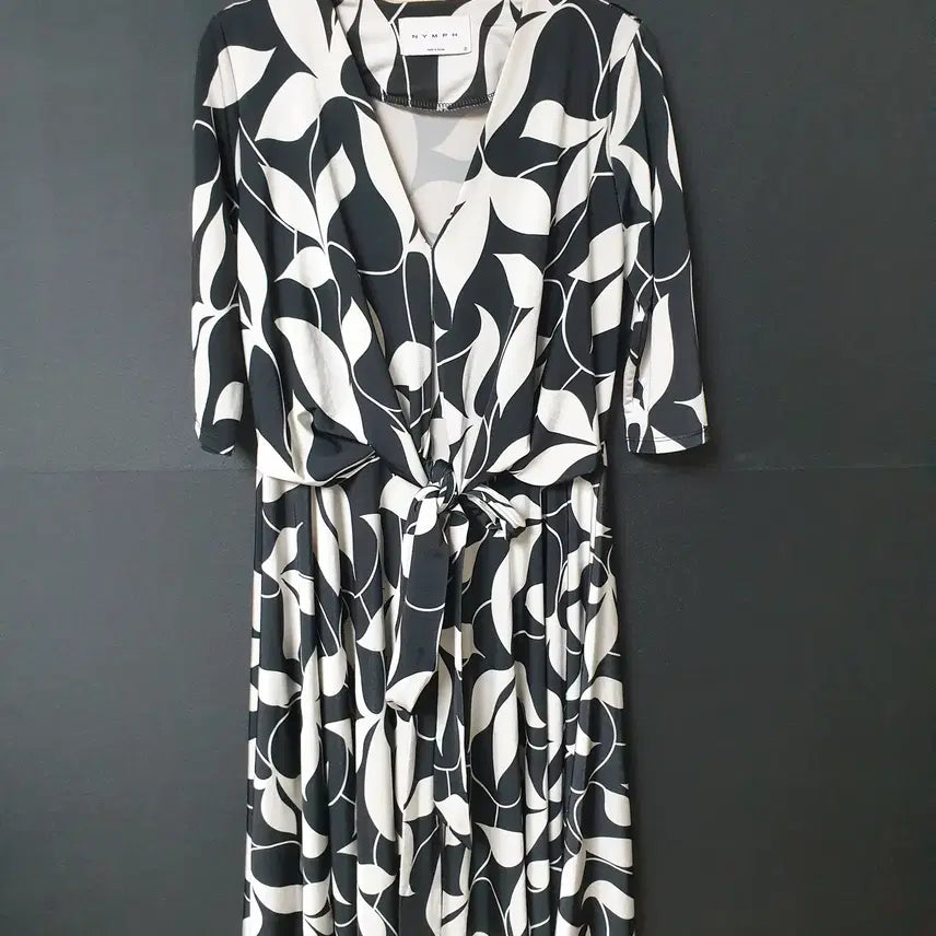 [BUNJANG] Front Tie Long Dress - White/Black / 진짜만원 님프 앞묶음 롱원피스 휴양지룩 스판 화이트블랙 밴딩