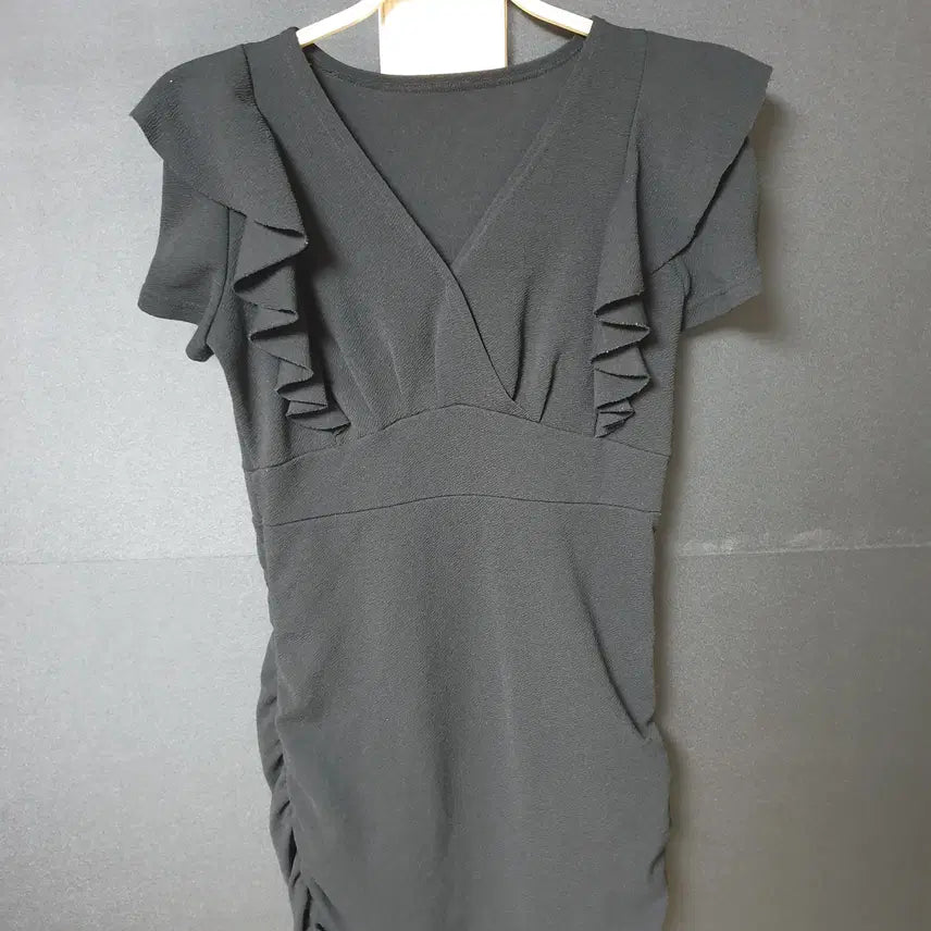 [BUNJANG] Wrap Style Mini Dress with Frills and Side Shirring / 진짜만원 스판 미니원피스 랩스타일 반팔 55 66 프릴 옆셔링