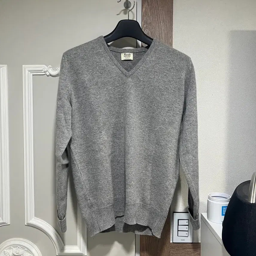 [BUNJANG] William Lockie V-Neck Knit Grey 42 / 윌리엄로키 브이넥니트