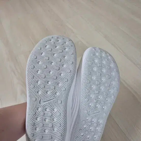 [BUNJANG] Nike Rejuvenate White Sneakers 260 / 나이키 리주버네이트 화이트 정품 260