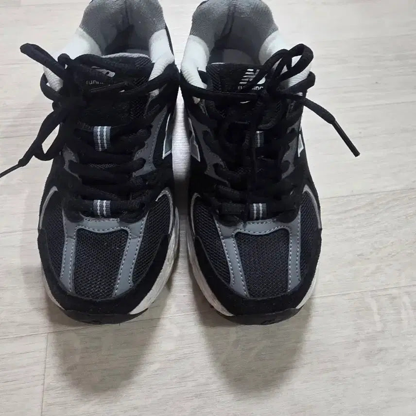 [BUNJANG] New Balance 530 Black Sneakers (220) / 신발