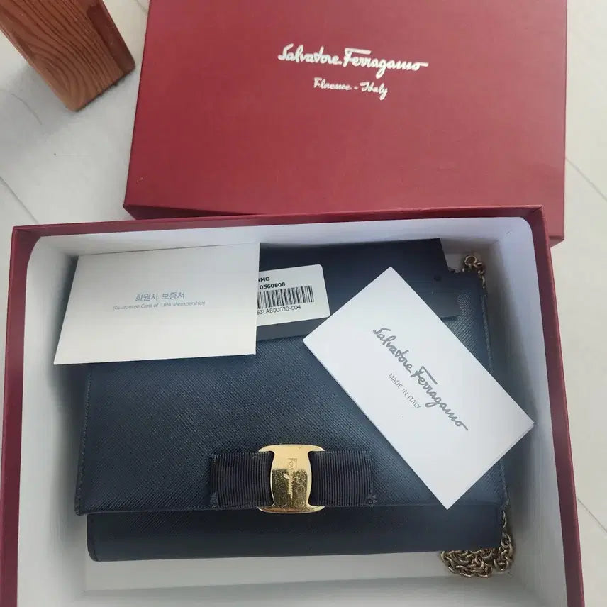 [BUNJANG] Salvatore Ferragamo B588 Saffiano Ginny Crossbody Bag / 페라가모 B558 사피아노 지니 크로스백