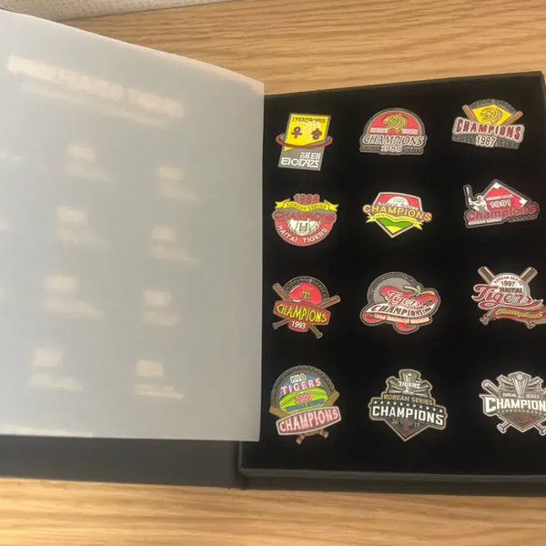 [BUNJANG] Kia Tigers 2024 Korean Series Championship Commemorative Badge Set / 기아 타이거즈 2024 한국시리즈 우승 기념 뱃지 세트